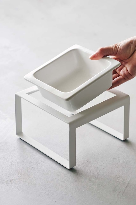 Miska pro mazlíčka se stojánkem Yamazaki Tower 5816 bílá AA00