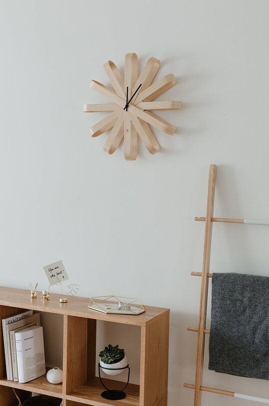 Umbra Настінний годинник Ribbonwood 118071.390