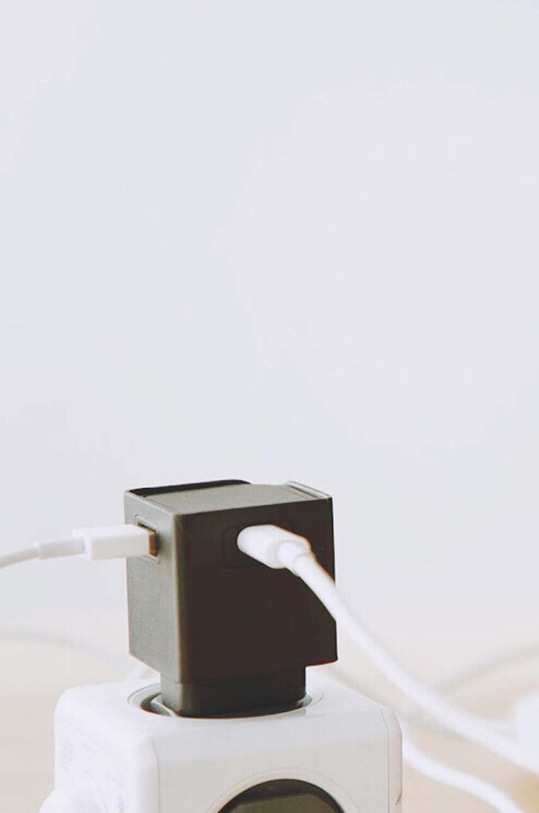 Polnilec z usb vhodom PowerCube USBcube Original USB A+C 10466BK/EUACMC črna