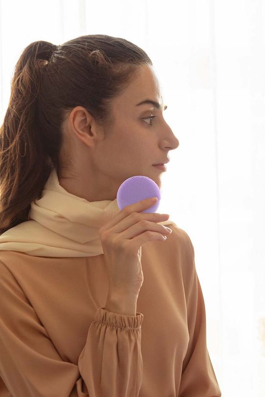 FOREO masaj facial și perie de curățare LUNA™ 4 Go violet F1337