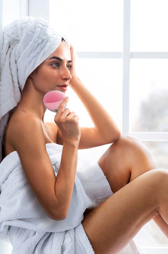 FOREO dwustronny masażer oczyszczający skórę twarzy LUNA™ 4 Mini F1306