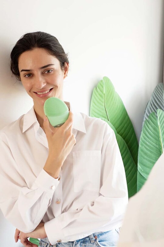 FOREO szczoteczka do oczyszczania i ujędrniania skóry twarzy LUNA 4 Combination Skin F1276