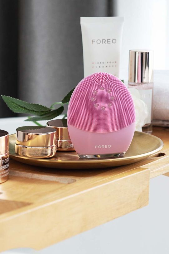 FOREO perie pentru curățarea anti-îmbătrânire și liftingul pielii feței LUNA™ 4 Plus Normal Skin F1245