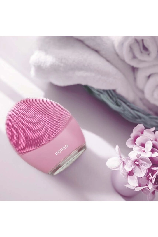 FOREO szczoteczka masująca i czyszcząca skórę twarzy LUNA™ 3 Normal Skin F9113 różowy