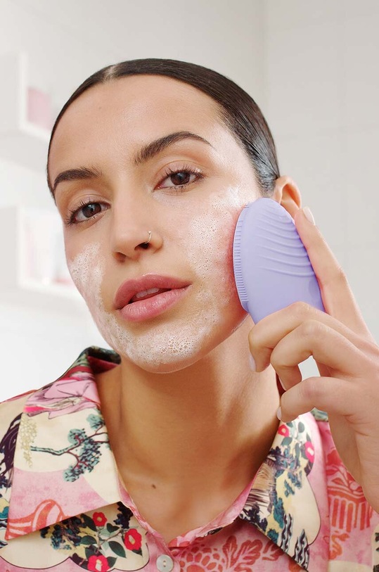 FOREO szczoteczka masująca i czyszcząca skórę twarzy LUNA™ 3 Sensitive Skin F9151