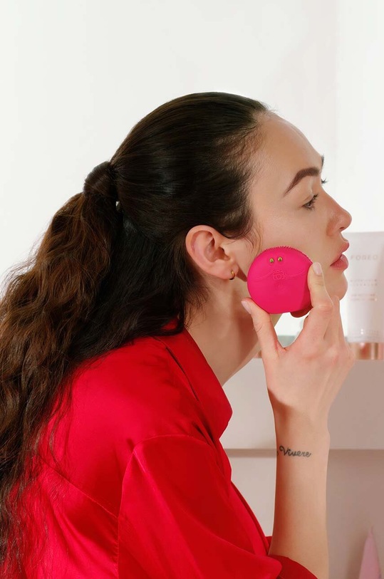 FOREO un dispozitiv pentru analiza și curățarea inteligentă a pielii feței LUNA™ Play Smart 2 F0170