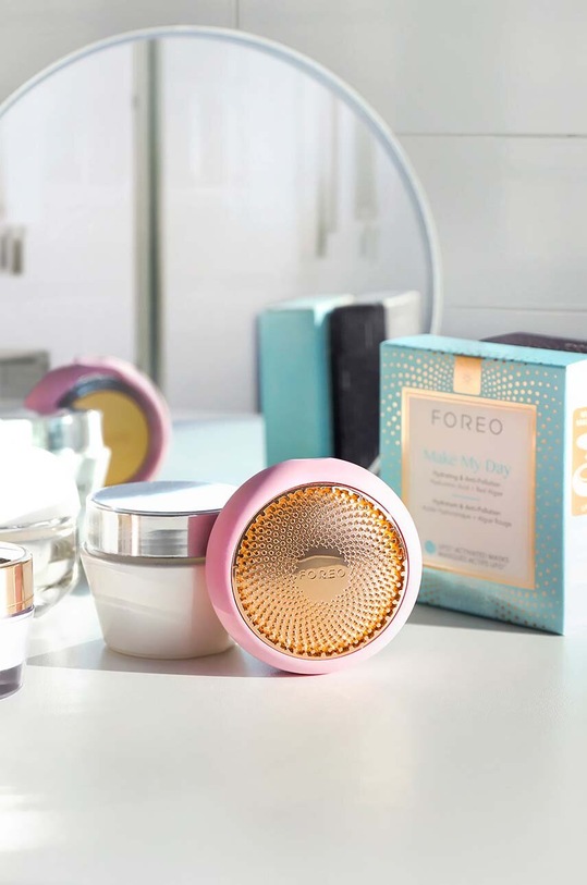 FOREO dispozitiv pentru aplicarea măștilor și terapie cu lumină UFO™ 2 F9632 roz