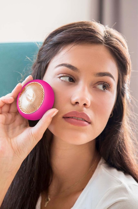 FOREO dispozitiv pentru aplicarea măștilor și terapie cu lumină UFO™ roz F3852