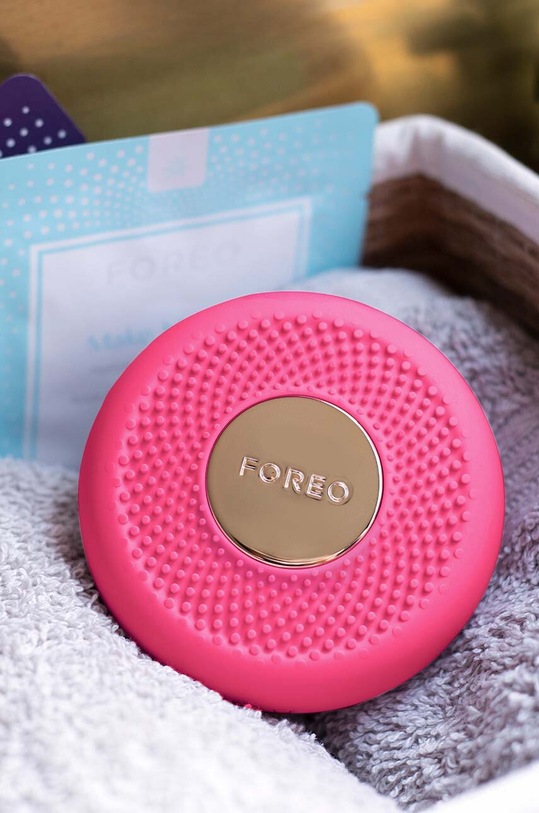 FOREO dispozitiv pentru aplicarea măștilor și terapie cu lumină UFO™ Mini F4330 roz