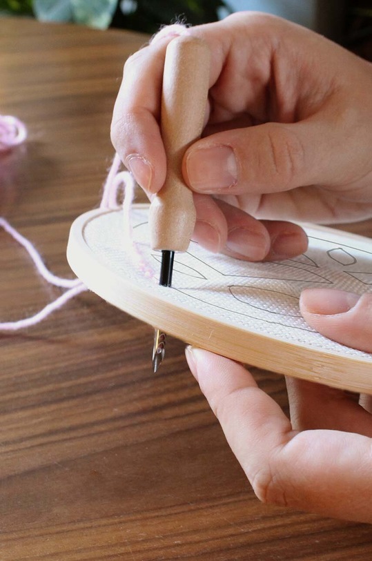 Luckies of London trusa de broderie Needle & Hoop LK.CCNH