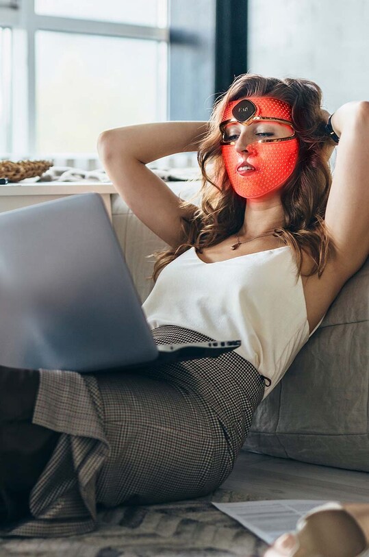 FOREO maska silikonowa led na twarz FAQ™ 202 czerwony F017C