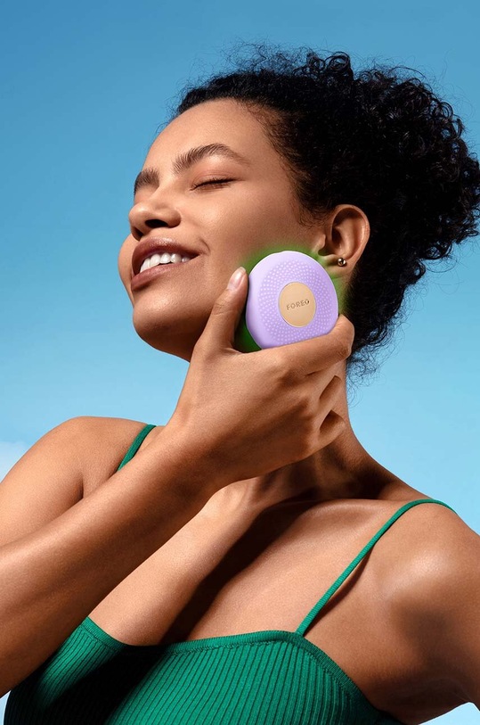 FOREO dispozitiv pentru aplicarea măștilor și terapie cu lumină UFO™ 3 go F1597 violet AA00