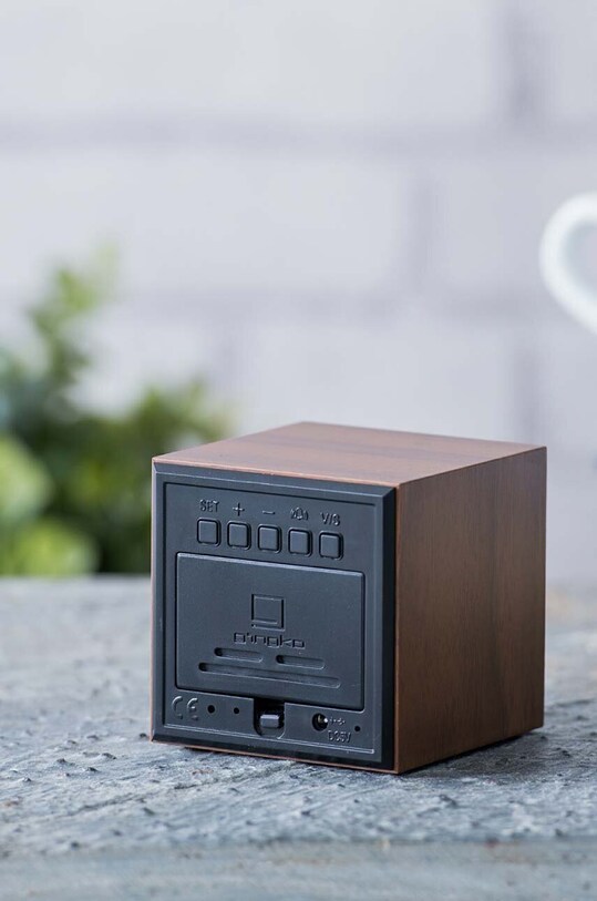 Настільний годинник Gingko Design Cube Click Clock коричневий GK08G8