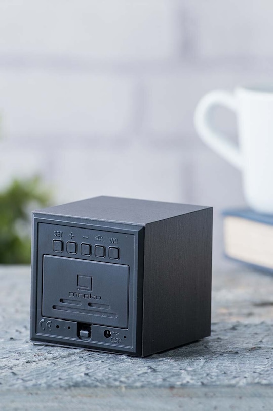 Salon i sypialnia Gingko Design zegar stołowy Cube Click Clock GK08B10 czarny