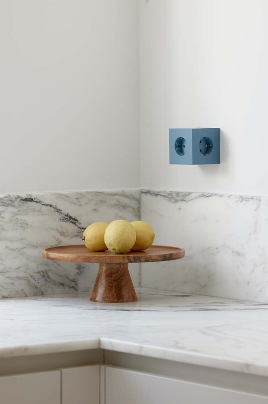 Lifestyle Modularni razdjelnik Avolt Square 2, USB-C SQ2.EUFC30.WMSHB. plava