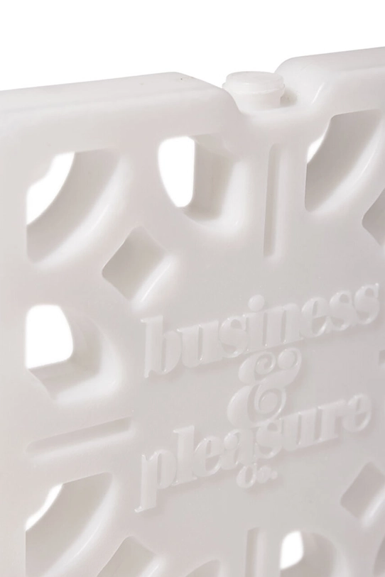 Business & Pleasure Co. wkład chłodzący Breeze Block Ice Pack BPA.ICE.ANT.WHT biały AA00