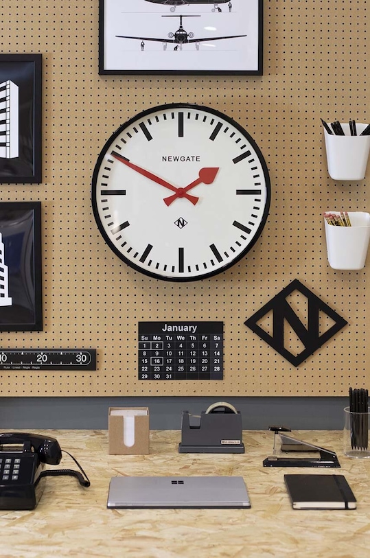 Nástenné hodiny Newgate Putney Wall Clock KB984PUT390K čierna AA00