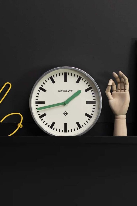Σαλόνι και υπνοδωμάτιο Ρολόι τοίχου Newgate Luggage 5 Wall Clock KB1190LUGG667GALVG πράσινο