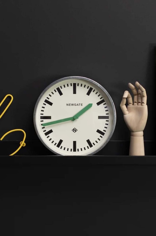 Salon i sypialnia Newgate zegar ścienny Luggage 5 Wall Clock KB1190LUGG667GALVG zielony