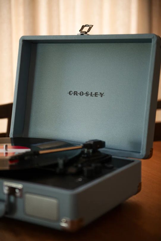 Програвач-валіза Crosley Cruiser Plus CR8005F.TN4