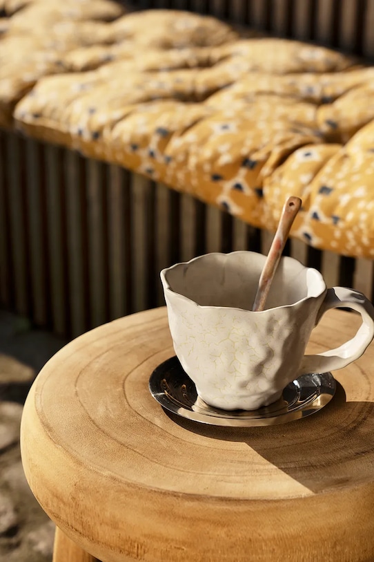 Madam Stoltz kubek z kamionki 10 x 8,5 cm HY25449.14Y beżowy AA00