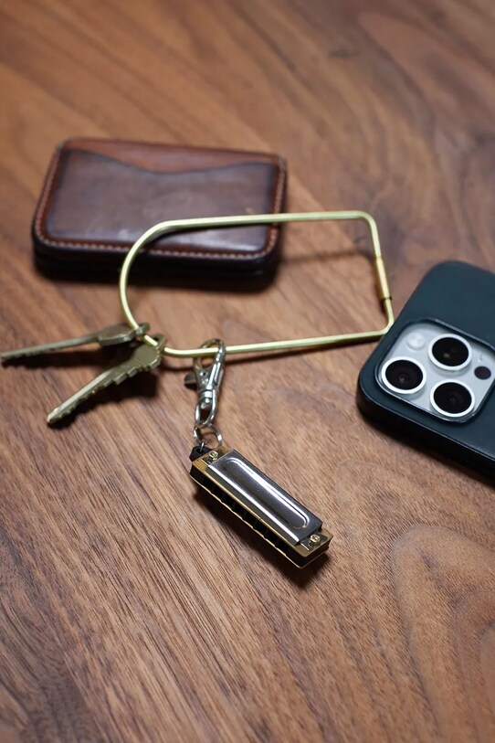 Přívěsek s harmonikou Gentlemen's Hardware Mini Harmonica vícebarevná GEN810UK