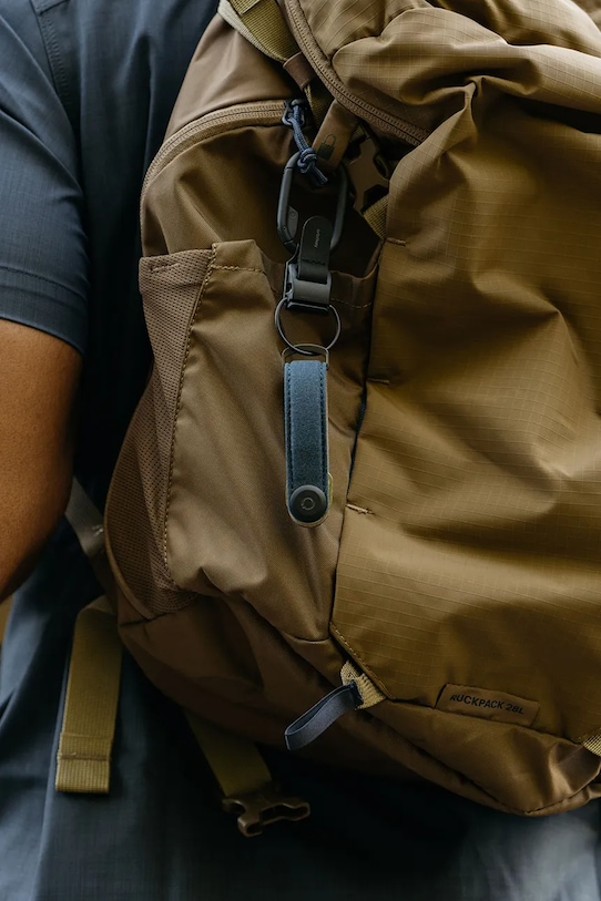 Obal na klíče Orbitkey Waxed Canvas 8,5 cm modrá KWC2.NVB.107