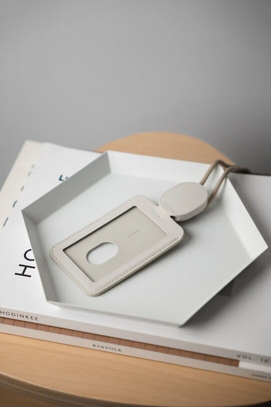 Orbitkey uchwyt do karty id ze smyczą Card Holder 56 x 7 x 0,4 cm beżowy WCLA.STO.202