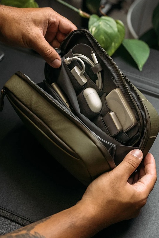 Дорожній органайзер 2в1 Orbitkey Tech Pouch 23 x 14 x 8 cm WTP1.OLV.109