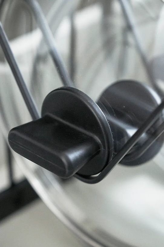 Yamazaki organizer na pokrywki i patelnie rozkładany Tower 45-82 x 20 x 17,5 cm 3841