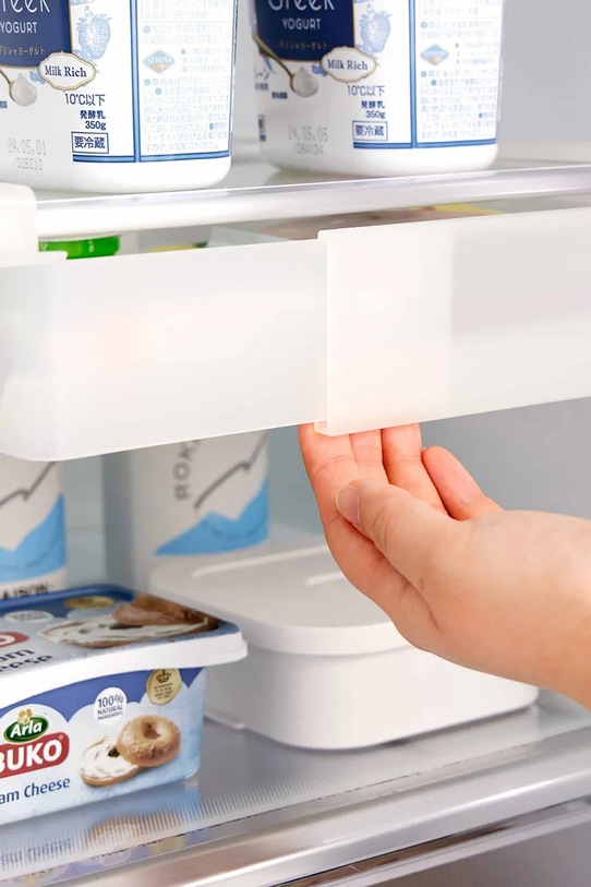 Plastový podnos pod poličku Yamazaki 18,3-26,7 x 17,6 x 7,6 cm biela 10213