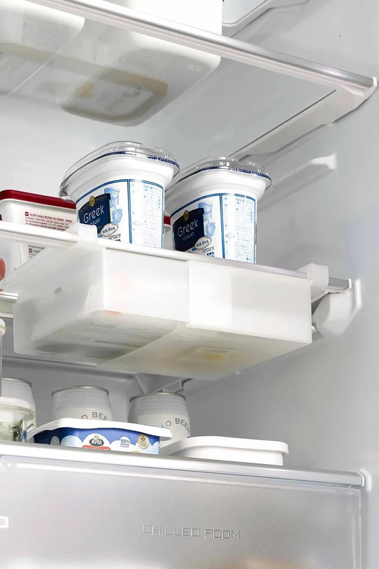 Plastový podnos pod poličku Yamazaki 18,3-26,7 x 17,6 x 7,6 cm 10213