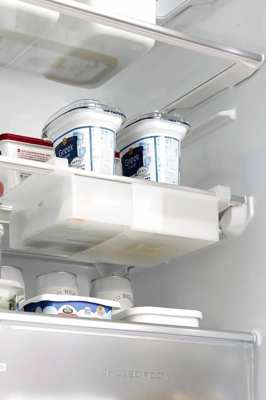 Plastový podnos pod poličku Yamazaki 18,3-26,7 x 17,6 x 7,6 cm 10213