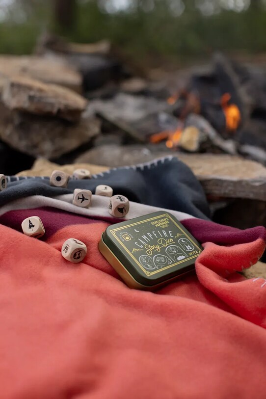 Къмпинг игра Gentlemen's Hardware Campfire Story Dice черен GEN772UK