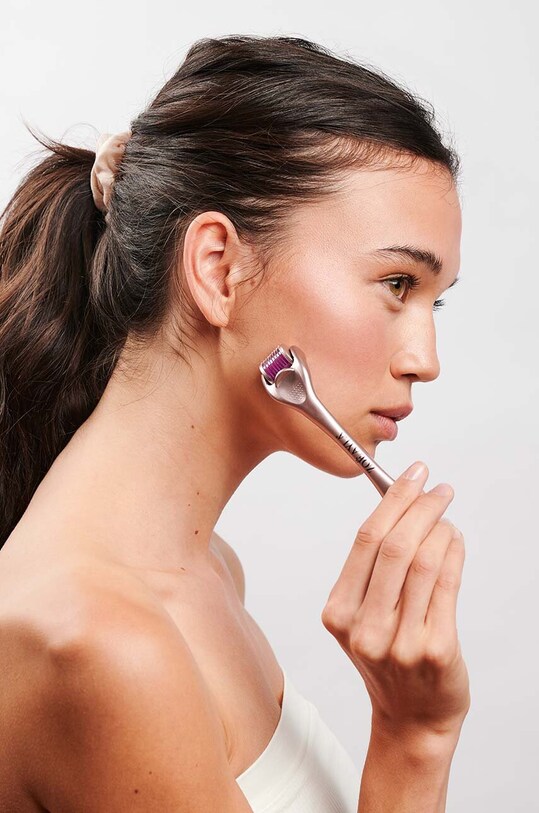 Zoë Ayla microneedle dermaroller Micro-Needling Derma Roller roz MICRO.ROLL