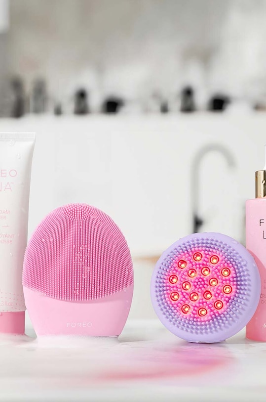 LED masážní přístroj na pokožku hlavy 2 v 1 FOREO LUNA 4 hair Lavender vícebarevná F2549