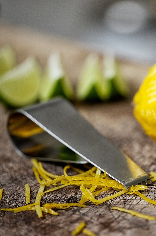 Kuchyňa a bar Zone Denmark strúhadlo na citrusovú kôru Julienne 12216 sivá