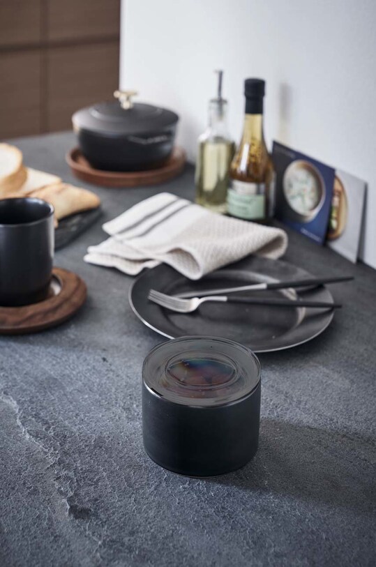 Nádoba s víkem Yamazaki Small 5115 černá AA00