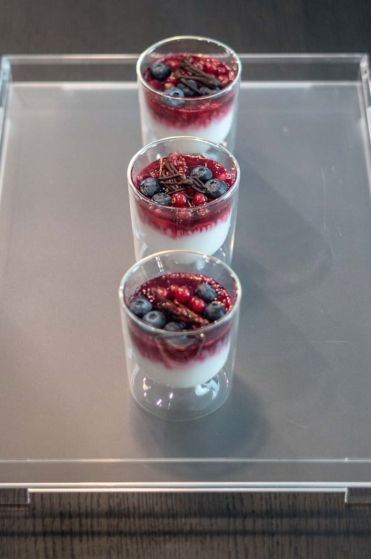 Поднос для сервировки блюд Guzzini Icons 19780000 прозрачный AA00