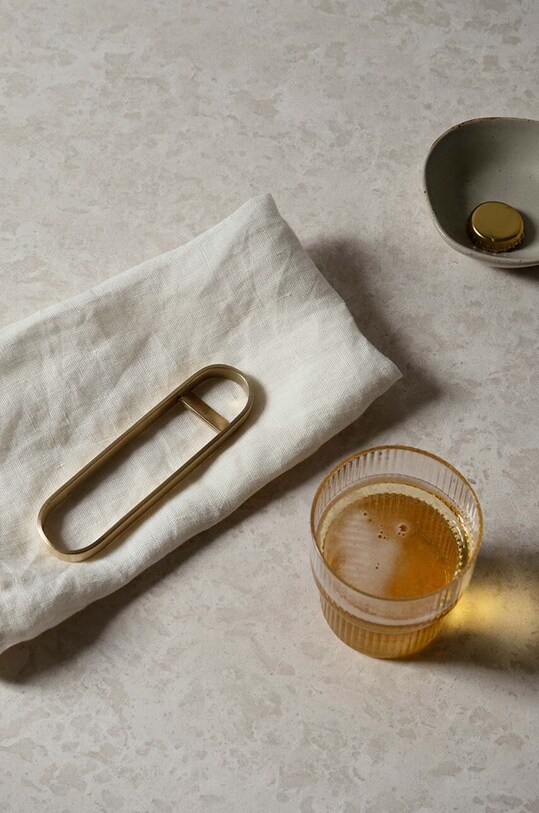 Ferm Living otwieracz do butelek Fein 5759 żółty AA00