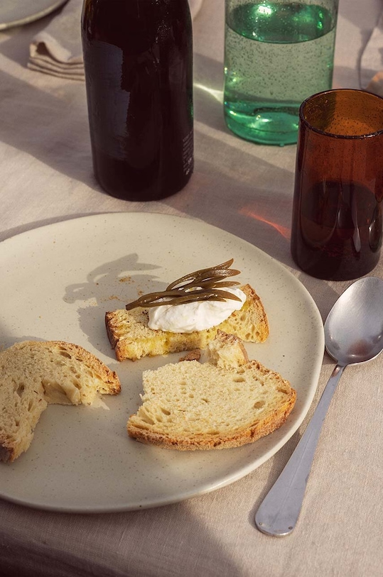 Ferm Living talerz Flow Plate 1104264578 żółty AA00