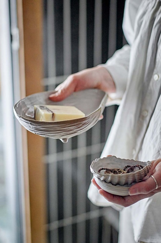 Bloomingville dekoratív tál Bakur 82060505 szürke