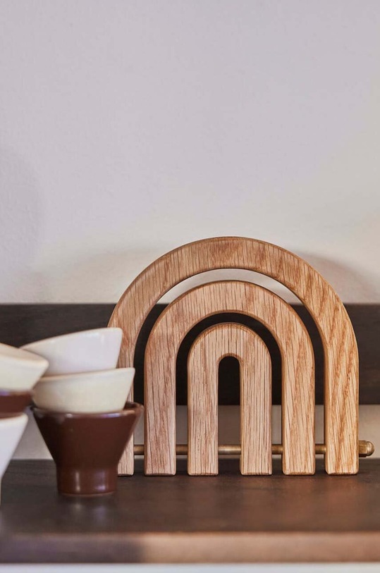 Podstavec na teplé jedlá OYOY Rainbow Wooden Trivet béžová L301124