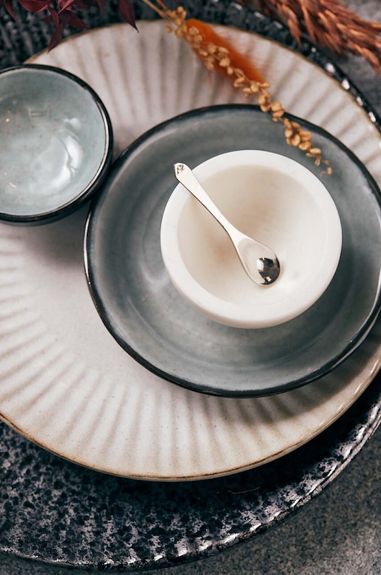 Bahne un vas cu o lingură 4971720 alb AA00