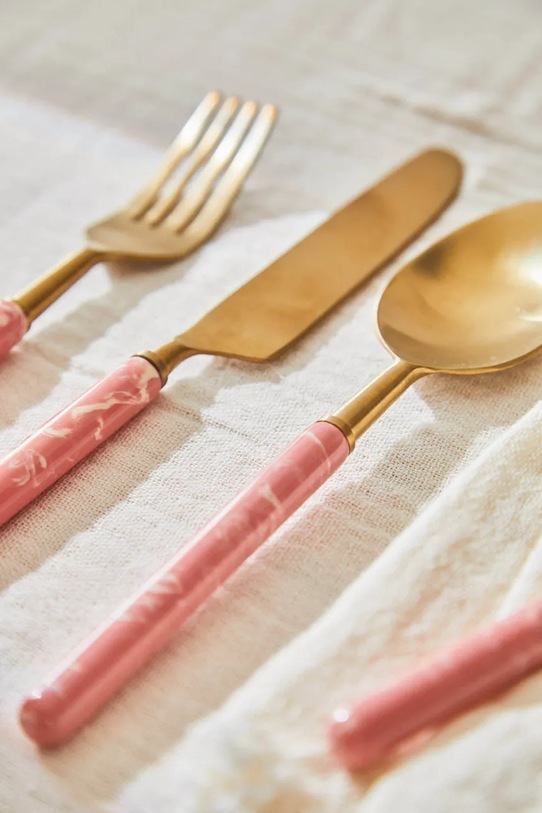 Calma House zestaw sztućców Mango 4-pack różowy MANGO.C22.ROS