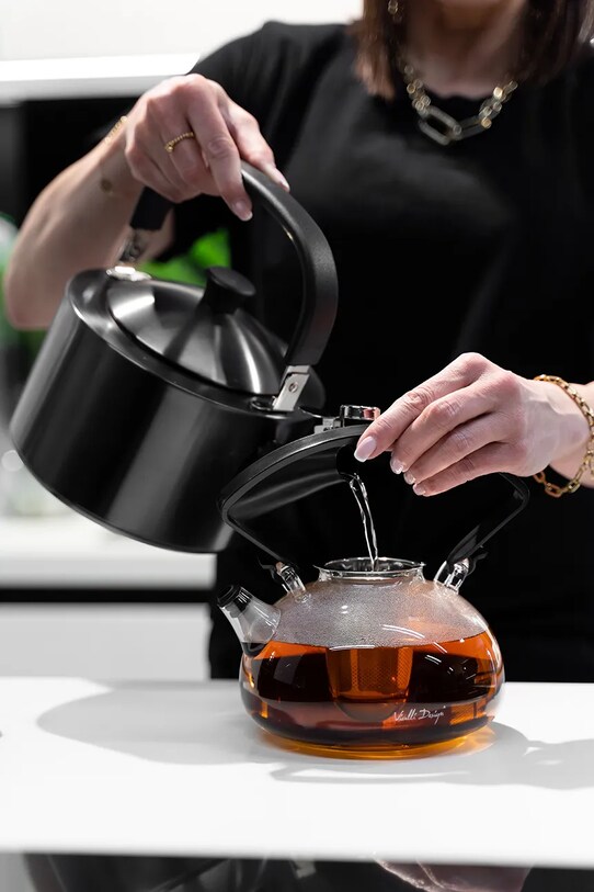 Čajník s píšťalkou Vialli Design Diamante 1,5 L 28197