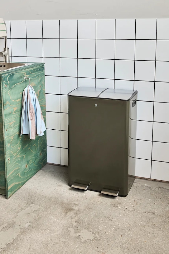 House Doctor kosz na śmieci ze stali nierdzewnej 46 x 35,5 x 71 cm 900000992 zielony AA00