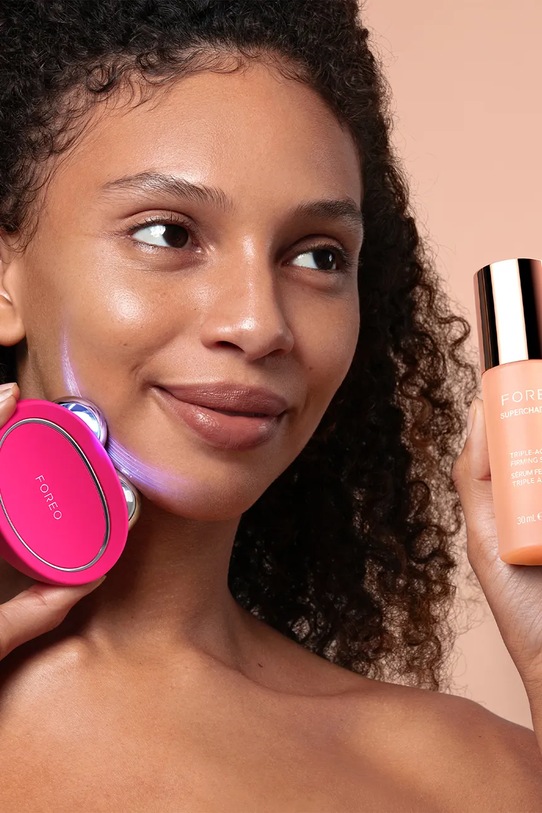 FOREO serum ujędrniające o potrójnym działaniu SUPERCHARGED Triple-Action Formula F2471 multicolor