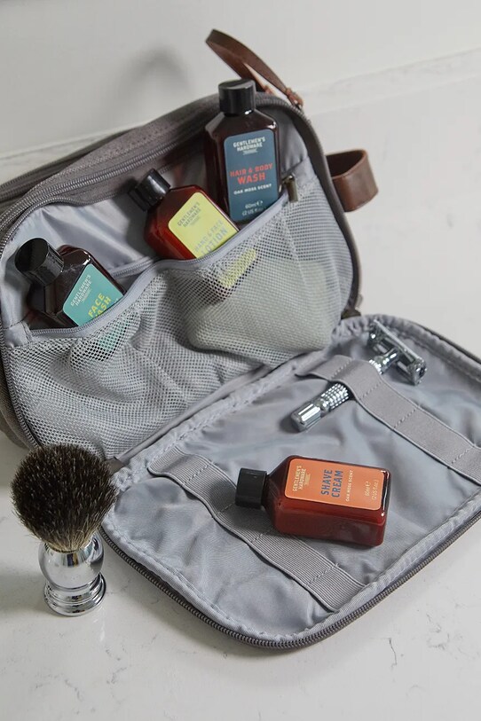 Gentlemen's Hardware podróżny zestaw kosmetyków Getaway Grooming Kit 4 x 60 ml 4-pack zielony GEN823UK