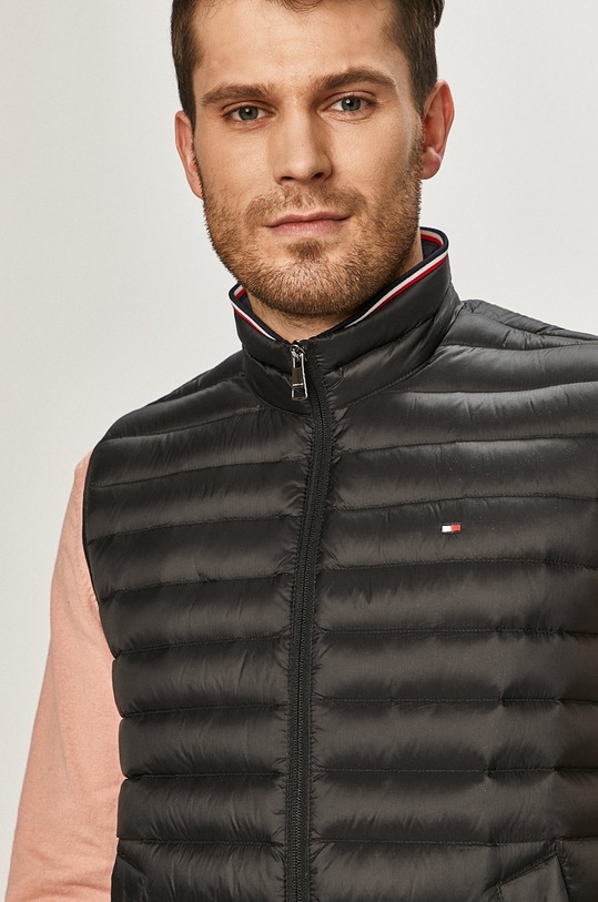Péřová vesta Tommy Hilfiger černá MW0MW12719